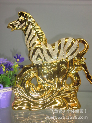 陶瓷工藝品動物金色馬 精致工藝與藝術價值兼具